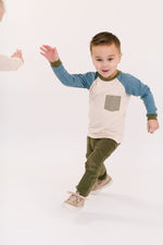 Load image into Gallery viewer, Bamboo Raglan Pullover in Flax + Tide
