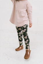 Load image into Gallery viewer, Legging in Forest Blooms
