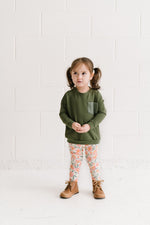 Load image into Gallery viewer, Legging in Meadow Blooms
