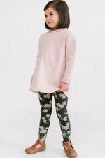 Load image into Gallery viewer, Legging in Forest Blooms
